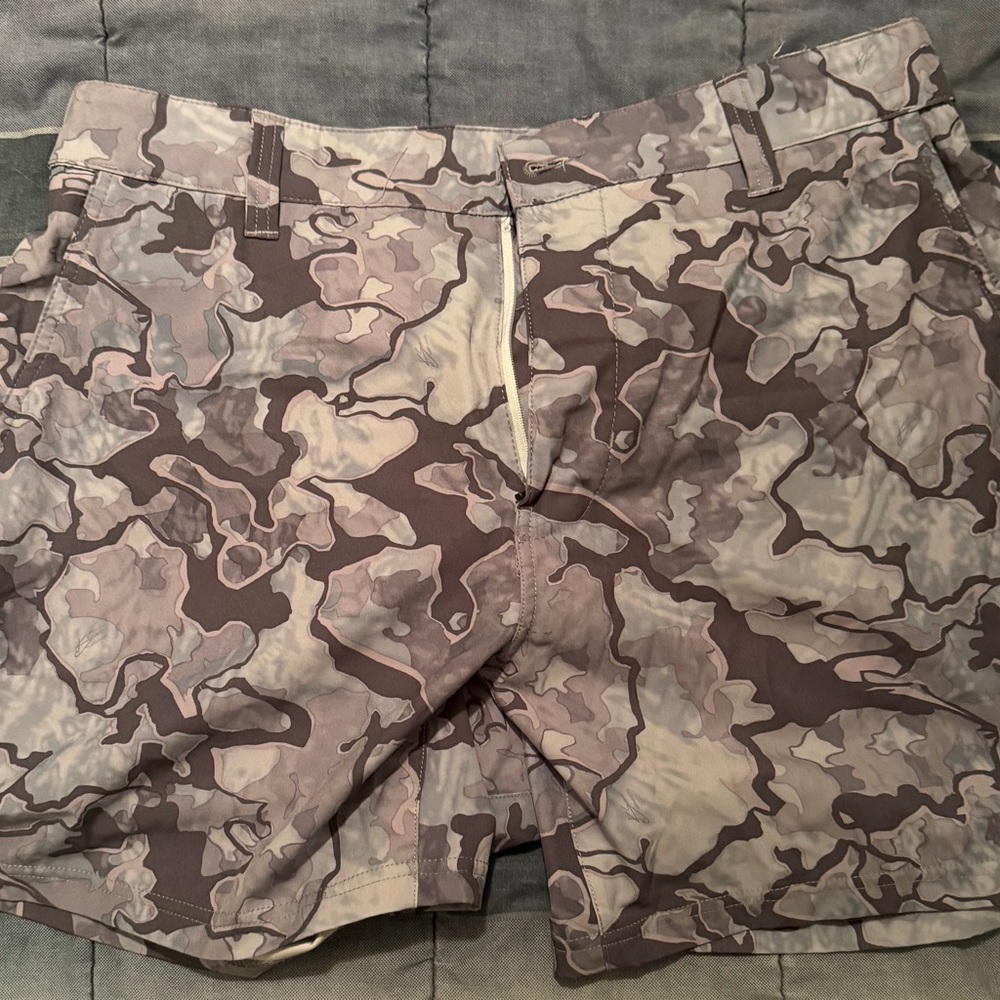 Huk Performance Fishing Shorts - Gray and White